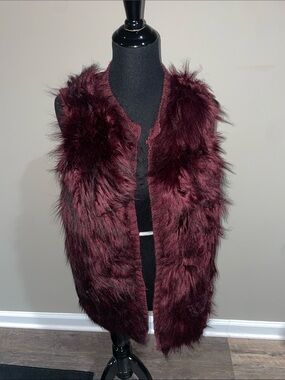 Xhilaration Women's Faux Fur Teddy Vest in Burgundy